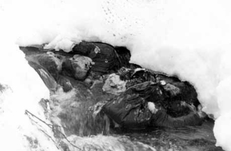 На самом дне оврага на глубине около 4 м. были найдены тела Людмилы Дубининой, Семёна Золотарёва, Александра Колеватова и Николая Тибо-Бриньоля 2
