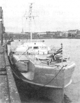 Трофейный «шнелльбот» под британским флагом, 1945 г.