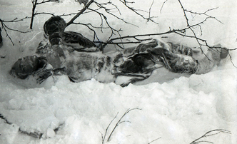 Тело Игоря Дятлова после откапывания из снега