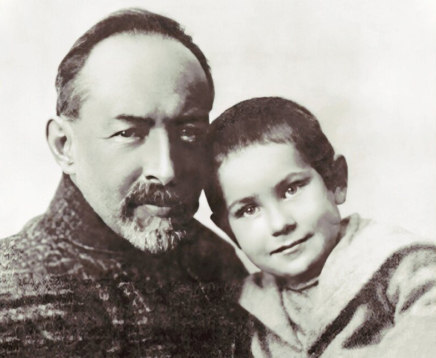 Дмитрий Ильич Ульянов с сыном Витей. 1922 год