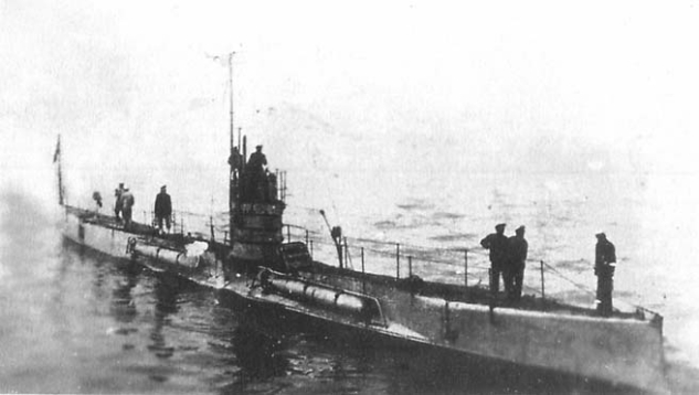 Подводная лодка «Окунь» на переходе